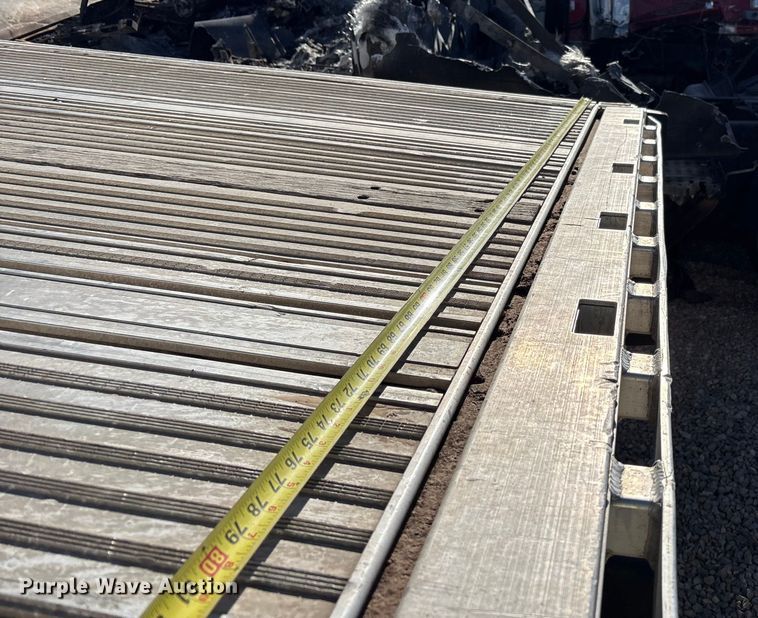 image for item YA2177 2014 Reitnouer Reitnouer Inc flatbed trailer