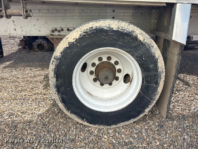 image for item YA2177 2014 Reitnouer Reitnouer Inc flatbed trailer