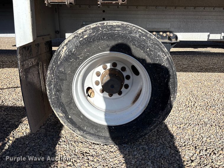 image for item YA2177 2014 Reitnouer Reitnouer Inc flatbed trailer