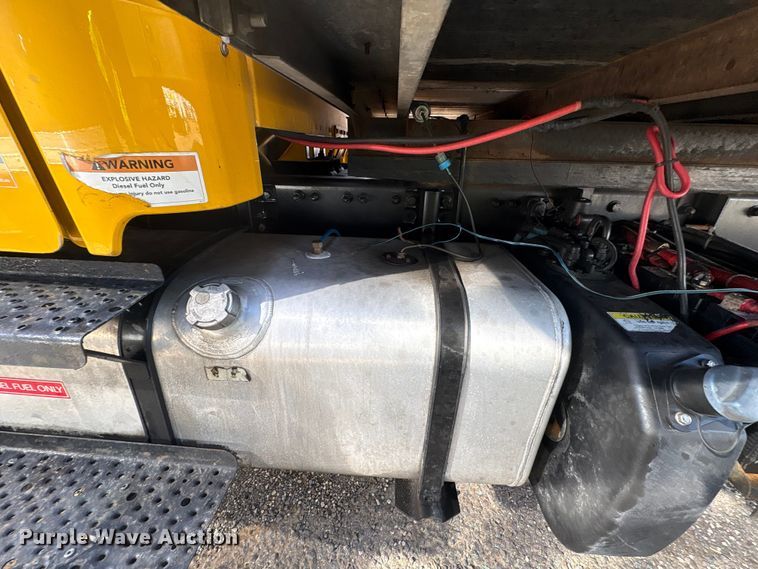 image for item YA2245 2019 Freightliner Business Class M2 box truck