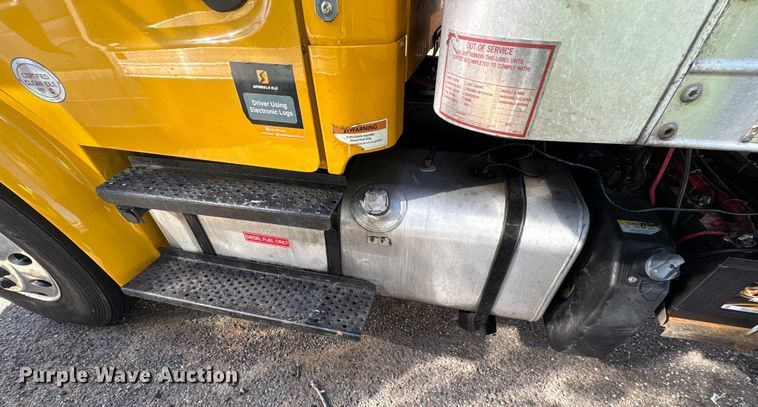 image for item YA2245 2019 Freightliner Business Class M2 box truck