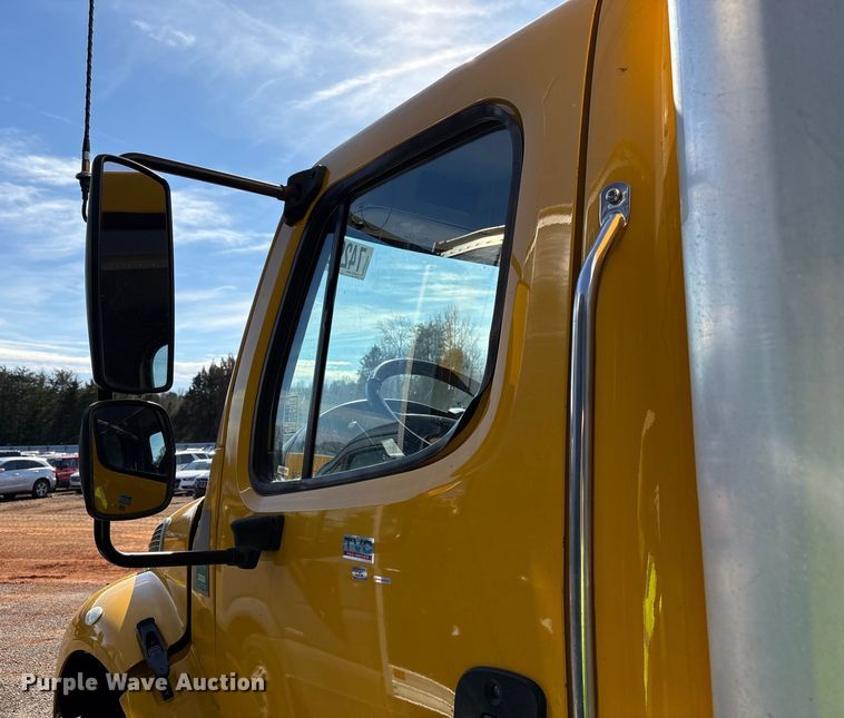 image for item YA2245 2019 Freightliner Business Class M2 box truck