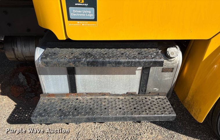 image for item YA2245 2019 Freightliner Business Class M2 box truck