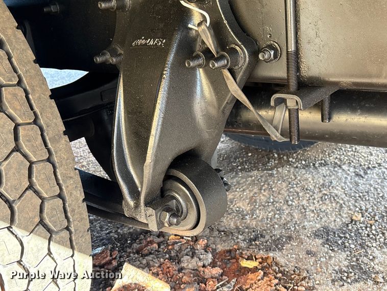 image for item YA2245 2019 Freightliner Business Class M2 box truck