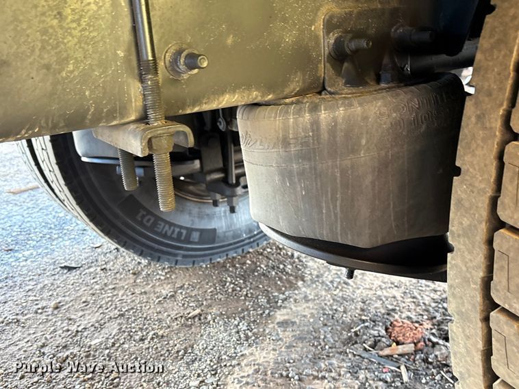 image for item YA2245 2019 Freightliner Business Class M2 box truck