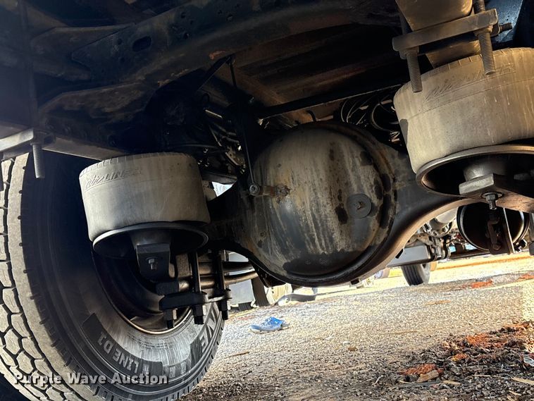 image for item YA2245 2019 Freightliner Business Class M2 box truck