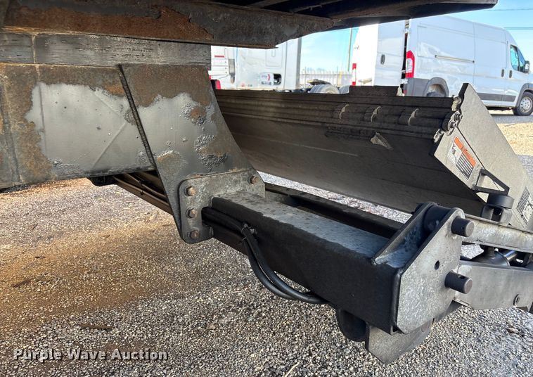 image for item YA2245 2019 Freightliner Business Class M2 box truck