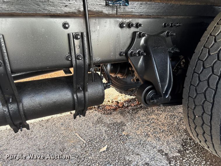 image for item YA2245 2019 Freightliner Business Class M2 box truck