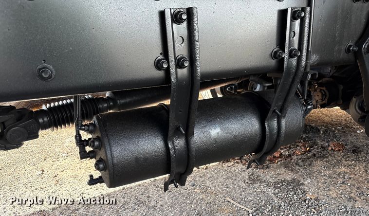 image for item YA2245 2019 Freightliner Business Class M2 box truck