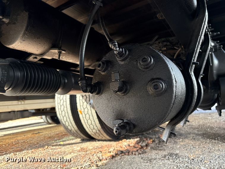 image for item YA2245 2019 Freightliner Business Class M2 box truck