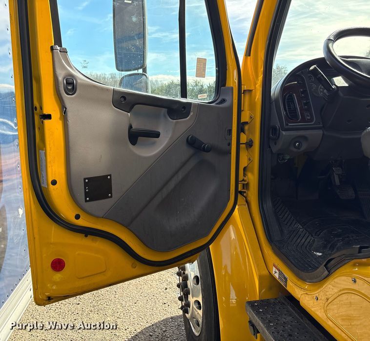 image for item YA2245 2019 Freightliner Business Class M2 box truck