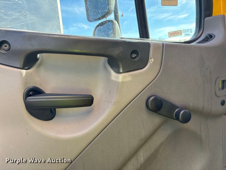 image for item YA2245 2019 Freightliner Business Class M2 box truck