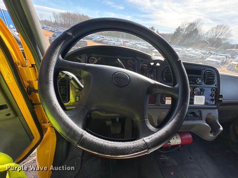 image for item YA2245 2019 Freightliner Business Class M2 box truck