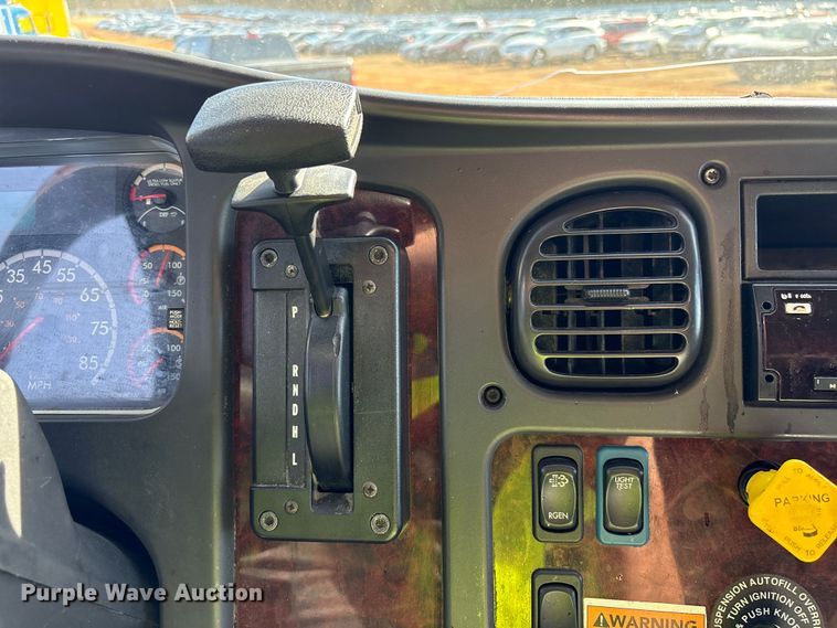 image for item YA2245 2019 Freightliner Business Class M2 box truck