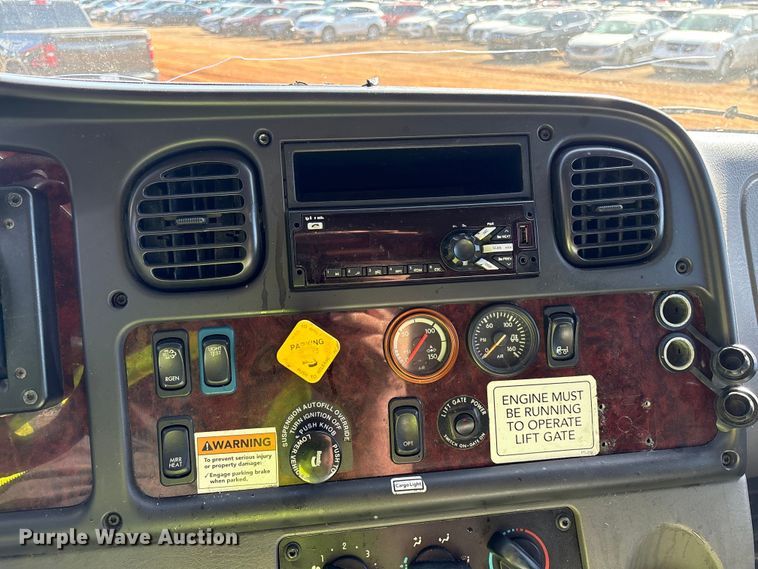 image for item YA2245 2019 Freightliner Business Class M2 box truck