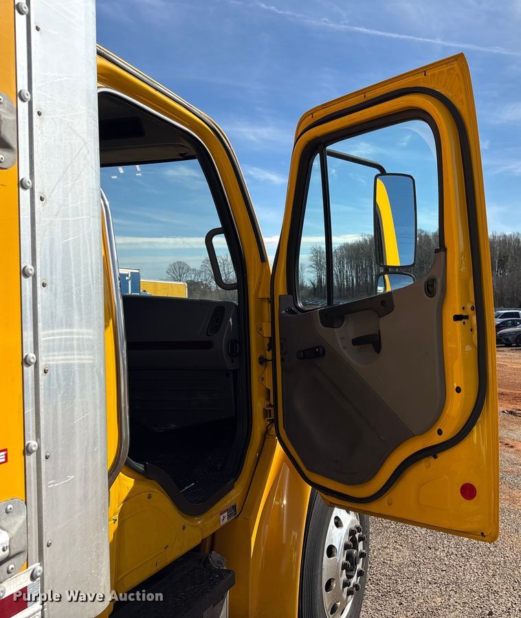 image for item YA2245 2019 Freightliner Business Class M2 box truck