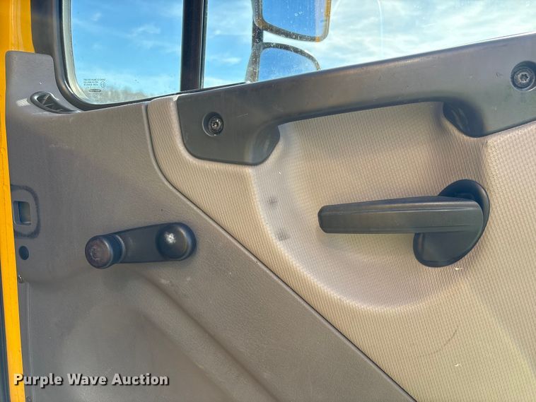 image for item YA2245 2019 Freightliner Business Class M2 box truck