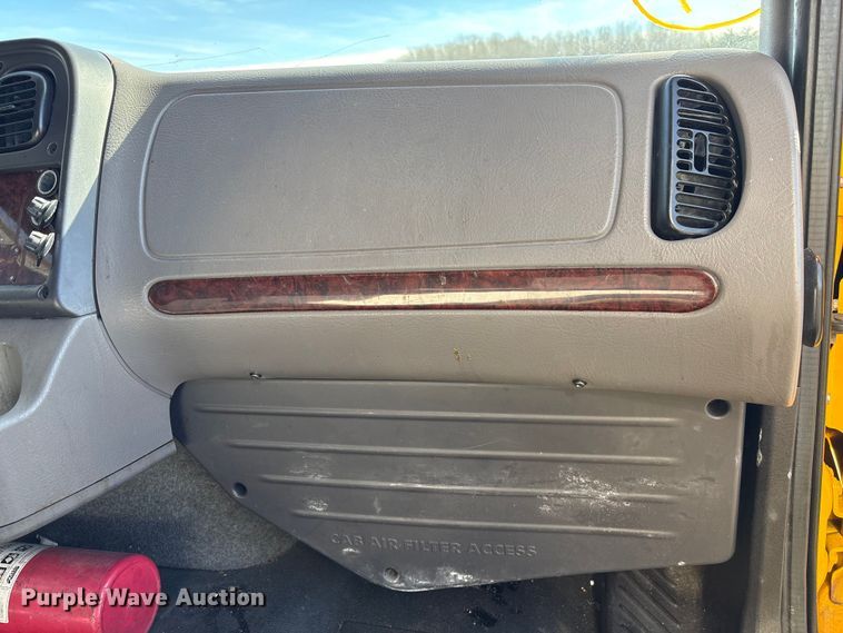 image for item YA2245 2019 Freightliner Business Class M2 box truck