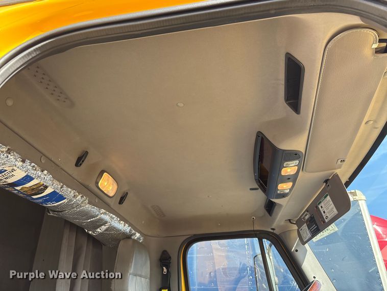 image for item YA2245 2019 Freightliner Business Class M2 box truck