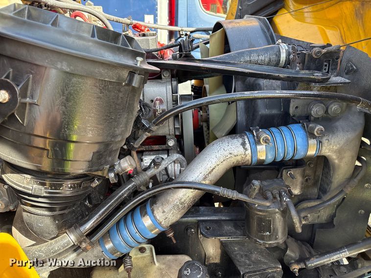 image for item YA2245 2019 Freightliner Business Class M2 box truck