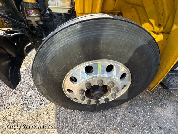 image for item YA2245 2019 Freightliner Business Class M2 box truck