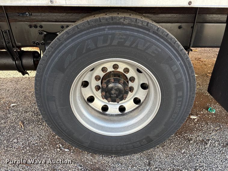 image for item YA2245 2019 Freightliner Business Class M2 box truck