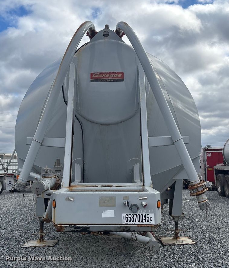 image for item YA2444 2022 Gallegos pneumatic dry bulk trailer