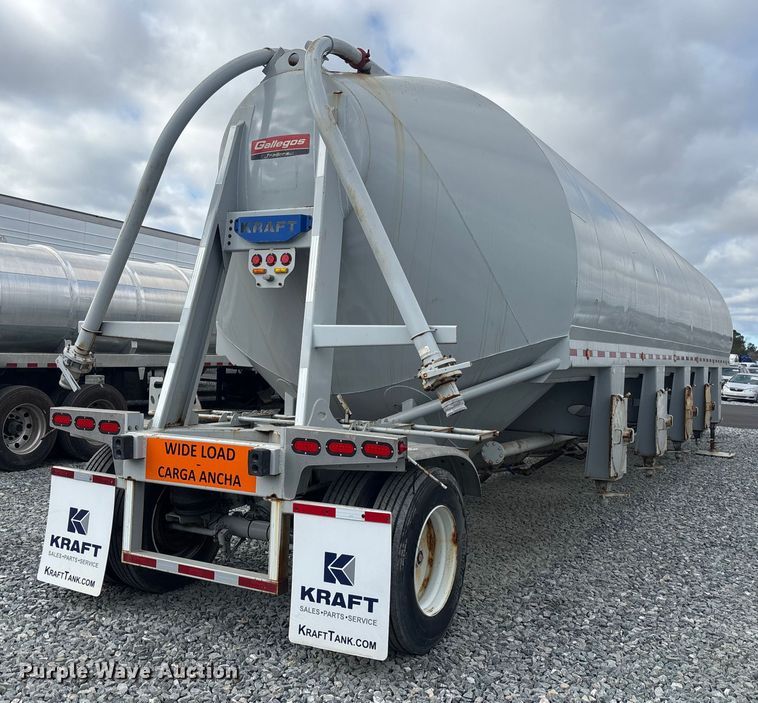 image for item YA2444 2022 Gallegos pneumatic dry bulk trailer