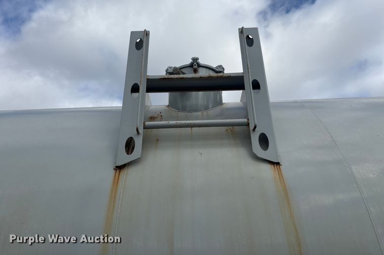 image for item YA2444 2022 Gallegos pneumatic dry bulk trailer