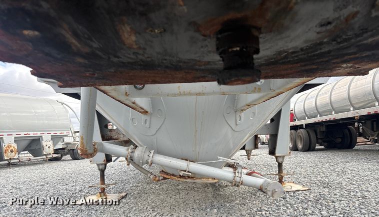 image for item YA2444 2022 Gallegos pneumatic dry bulk trailer