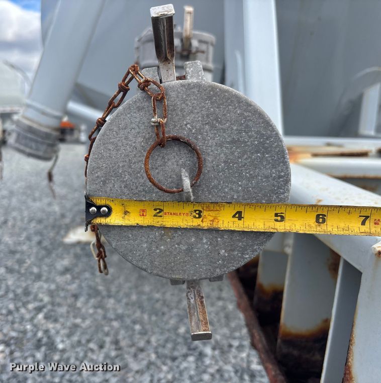 image for item YA2444 2022 Gallegos pneumatic dry bulk trailer