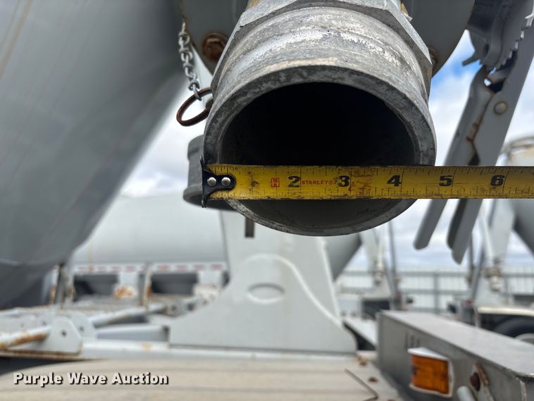 image for item YA2444 2022 Gallegos pneumatic dry bulk trailer