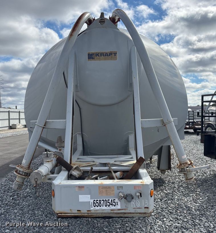 image for item YA2445 2022 Gallegos pneumatic dry bulk trailer