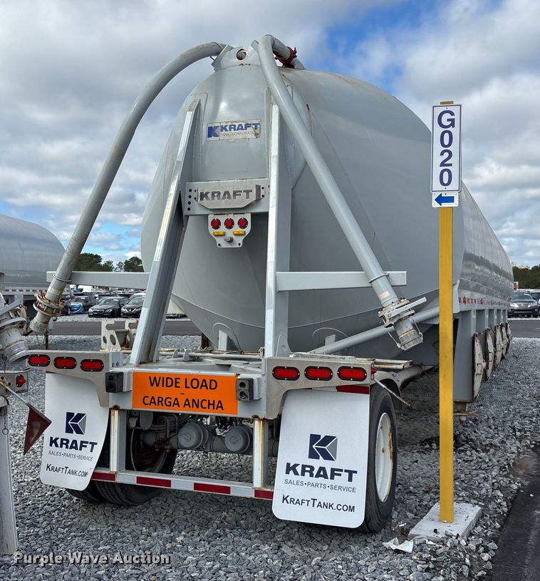 image for item YA2445 2022 Gallegos pneumatic dry bulk trailer