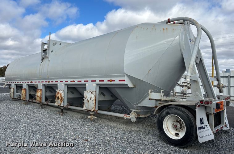 image for item YA2445 2022 Gallegos pneumatic dry bulk trailer
