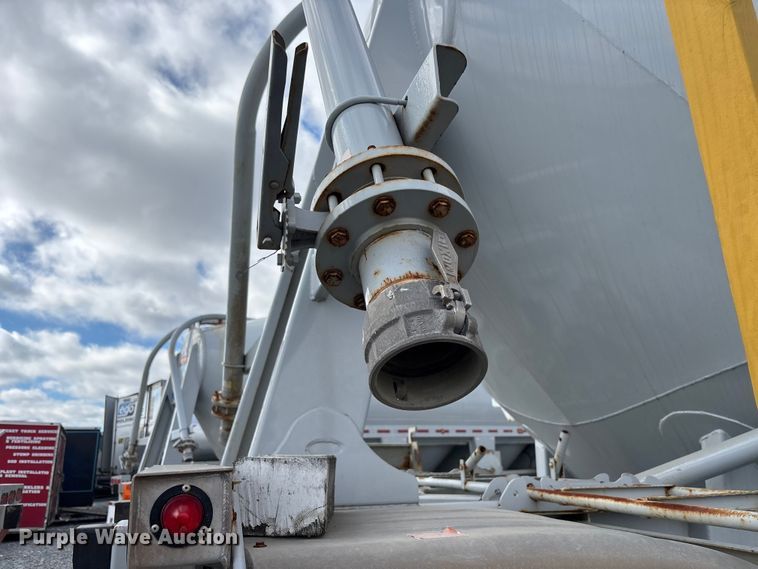 image for item YA2445 2022 Gallegos pneumatic dry bulk trailer