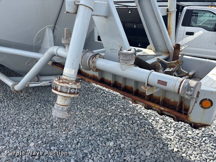 image for item YA2445 2022 Gallegos pneumatic dry bulk trailer