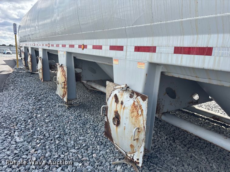 image for item YA2445 2022 Gallegos pneumatic dry bulk trailer