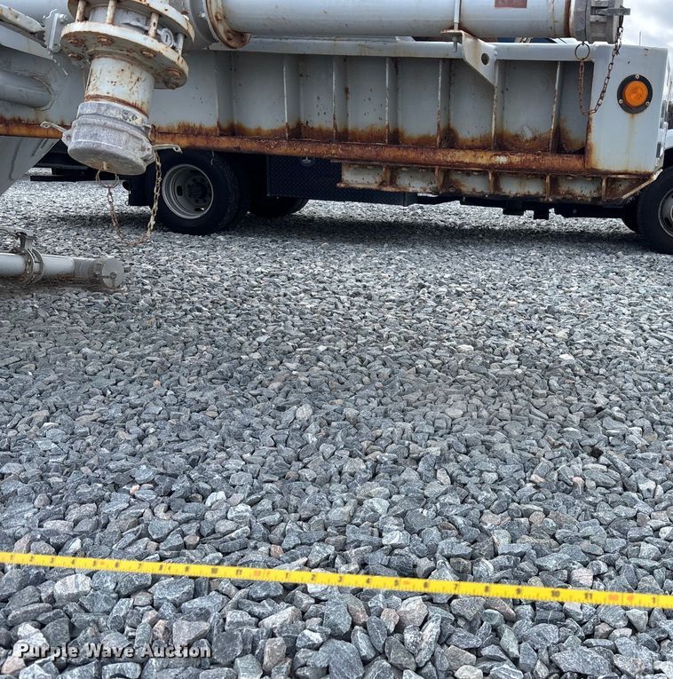 image for item YA2445 2022 Gallegos pneumatic dry bulk trailer