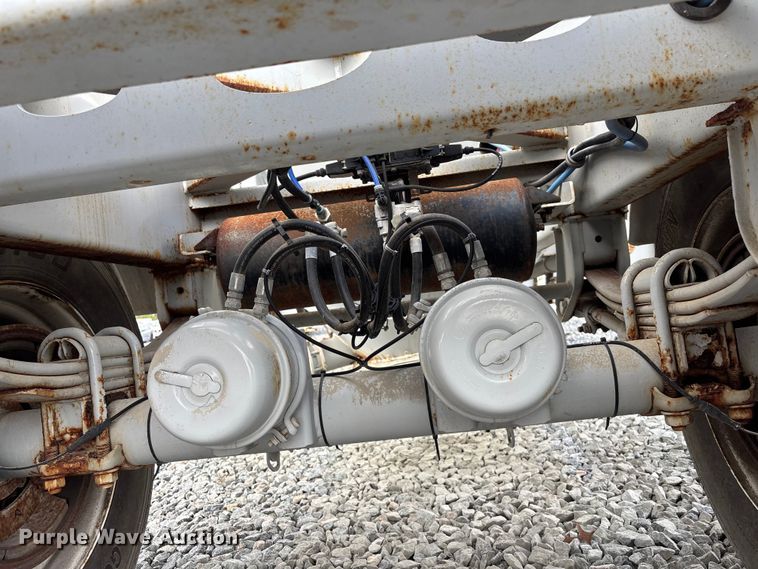 image for item YA2445 2022 Gallegos pneumatic dry bulk trailer