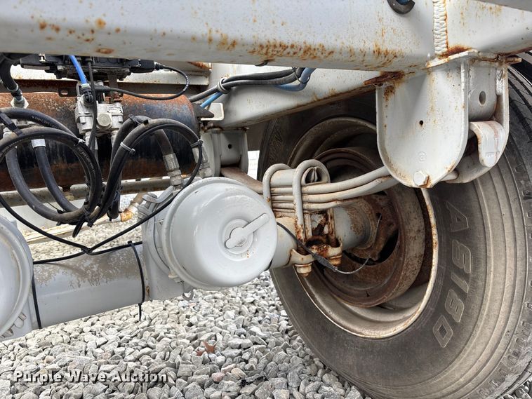 image for item YA2445 2022 Gallegos pneumatic dry bulk trailer