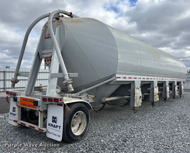 image for item YA2446 2022 Gallegos pneumatic dry bulk trailer