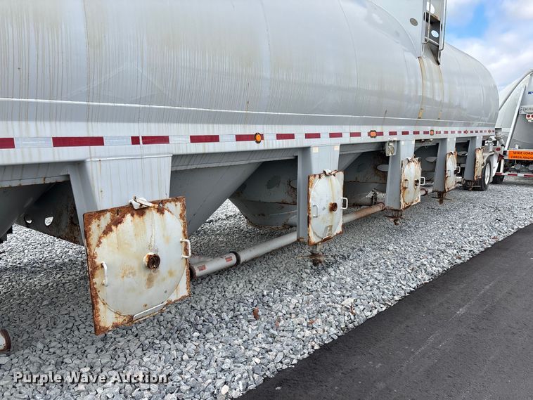 image for item YA2446 2022 Gallegos pneumatic dry bulk trailer