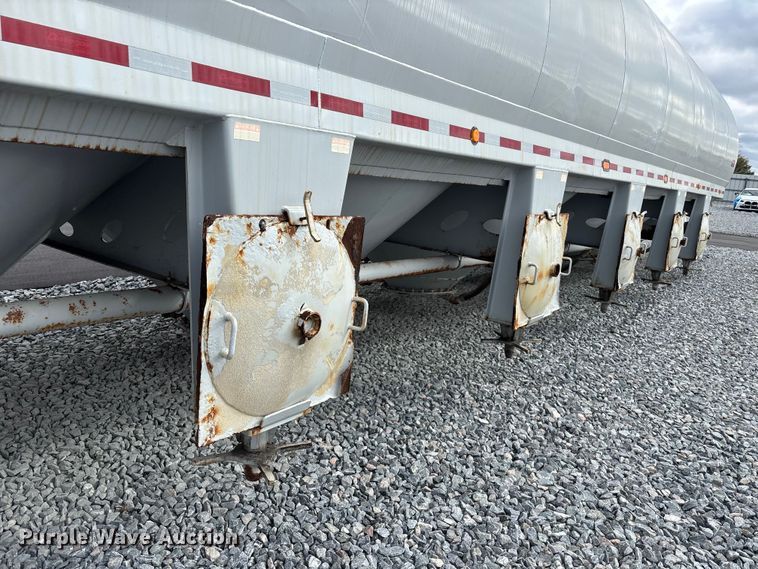 image for item YA2446 2022 Gallegos pneumatic dry bulk trailer