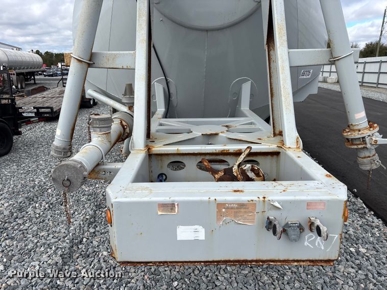 image for item YA2446 2022 Gallegos pneumatic dry bulk trailer