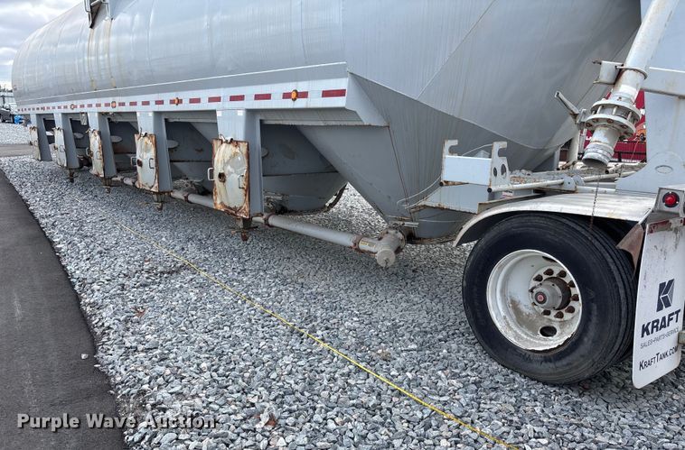 image for item YA2446 2022 Gallegos pneumatic dry bulk trailer