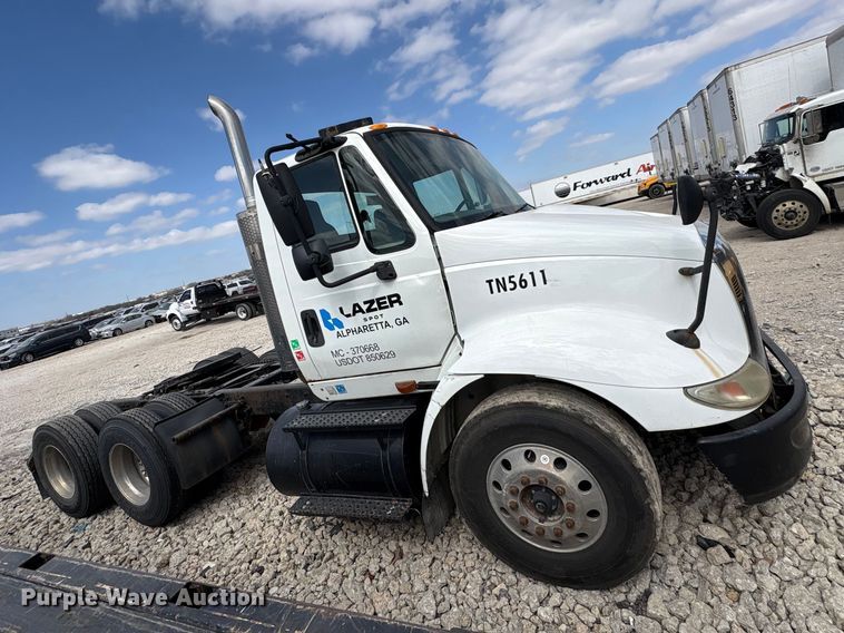 image for item YA2494 2007 International 8600 semi truck