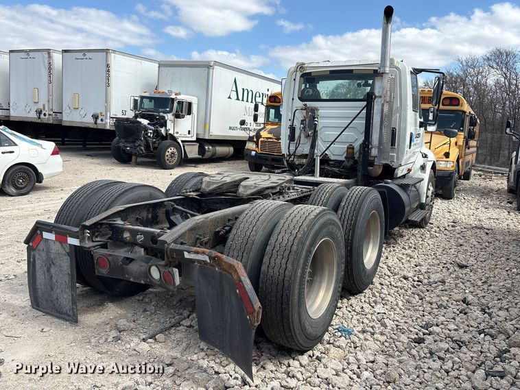 image for item YA2494 2007 International 8600 semi truck