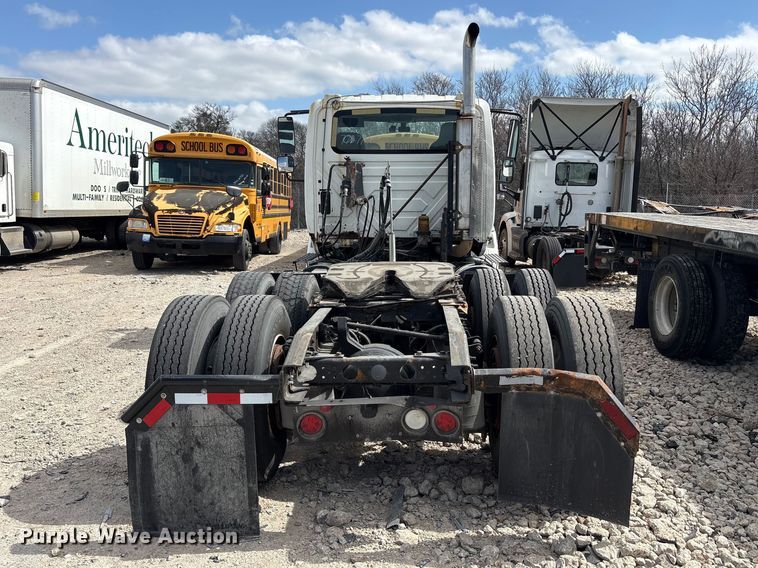 image for item YA2494 2007 International 8600 semi truck