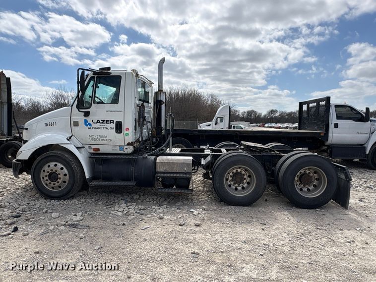 image for item YA2494 2007 International 8600 semi truck